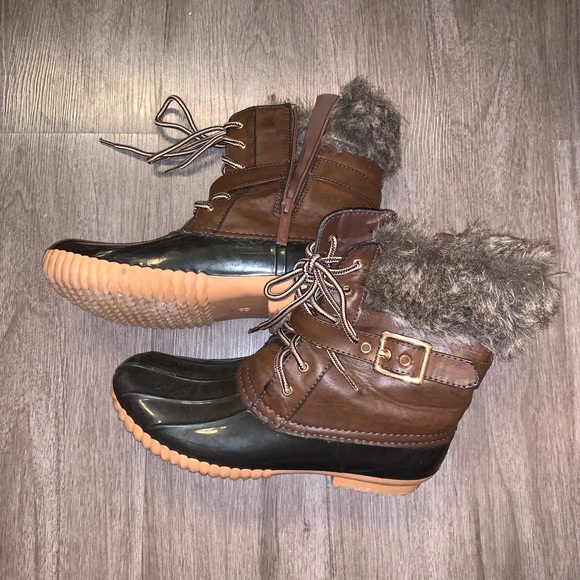 duck boots with buckle